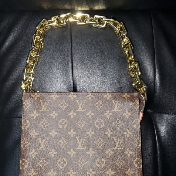 Authentic New Louis Vuitton Toiletry 26/ Purse - Picture 12 of 15
